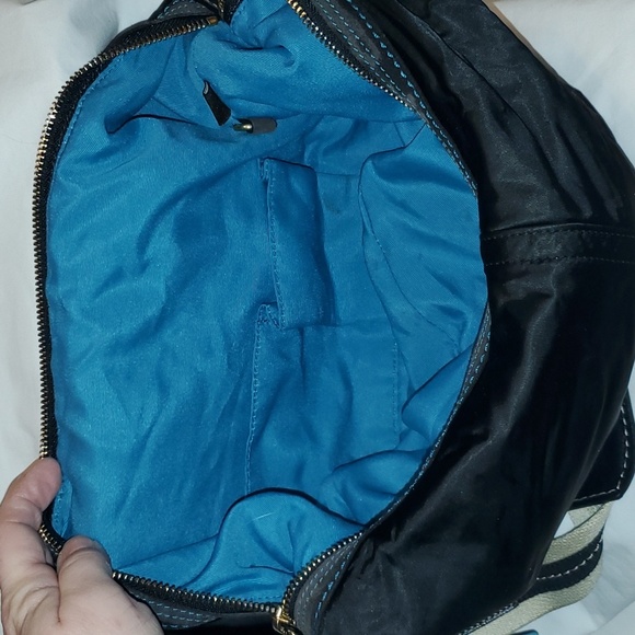 Coach: black moon-shaped bag. - Picture 8 of 16